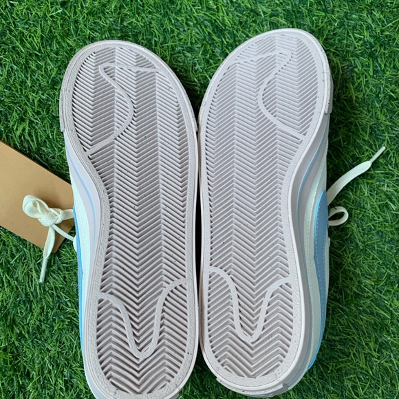 Nike Women's White Sneakers with Light Blue Swoosh and Pink Accents - Picture 5 of 8